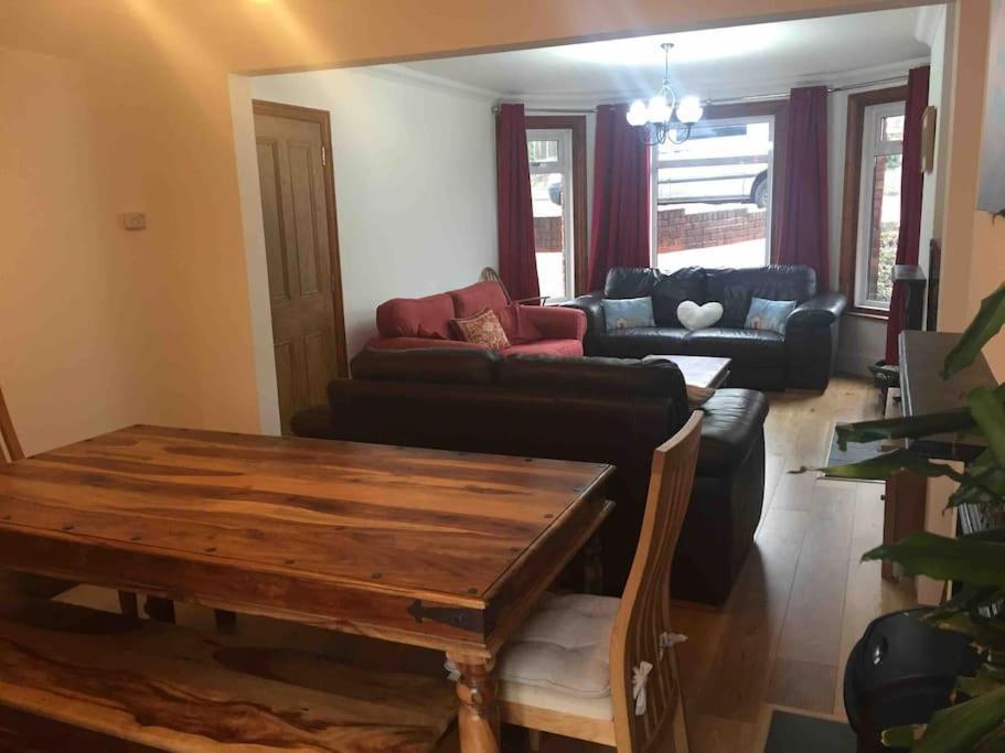 Spacious 5 Large Bedroom Victorian House - Beach 2 Miles Poole Zewnętrze zdjęcie