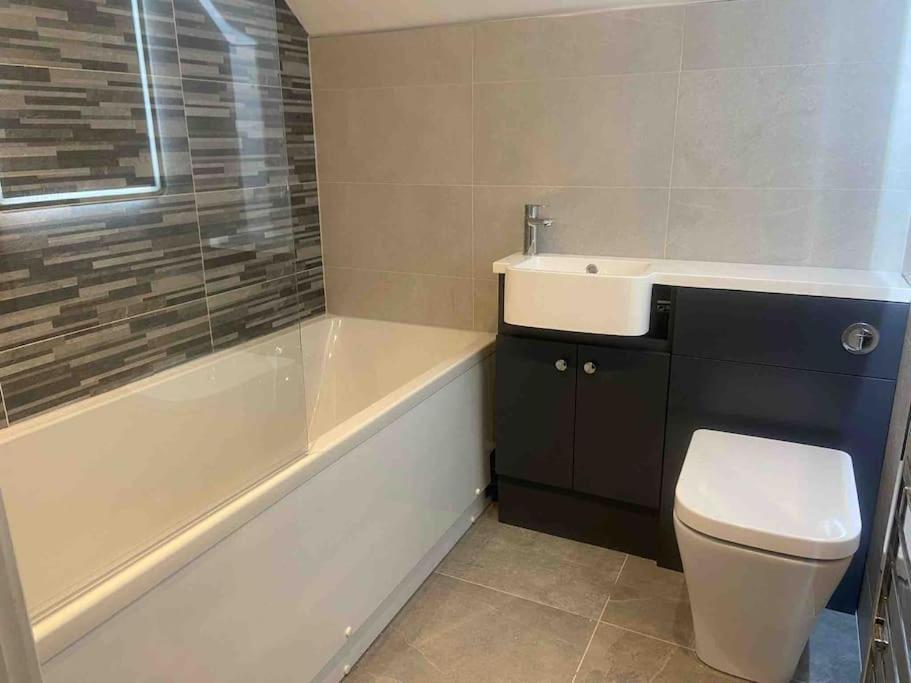 Spacious 5 Large Bedroom Victorian House - Beach 2 Miles Poole Zewnętrze zdjęcie